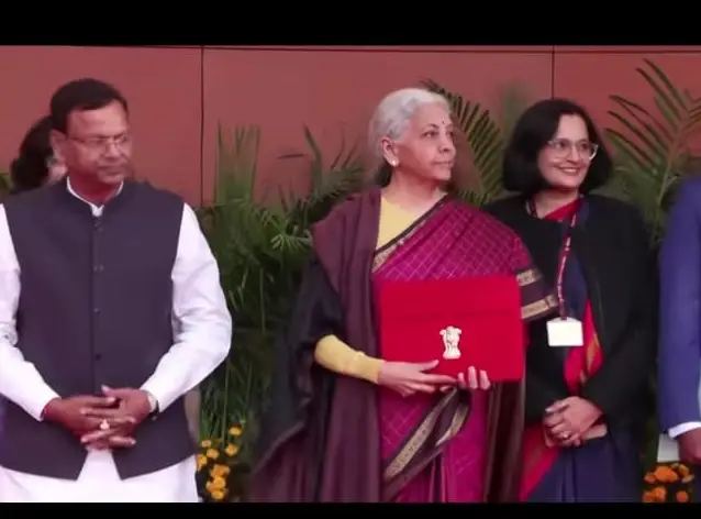 केंद्रीय वित्त मंत्री निर्मला सीतारमण ने संसद में केंद्रीय बजट 2026-27 पेश किया; विकसित भारत 2047 की दिशा में बड़ा कदम, देश छुएगा नई ऊँचाइयाँ ।